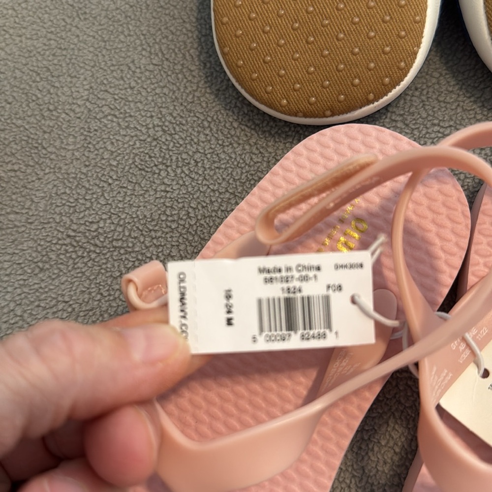 Lot of 5 girls shoes from Old Navy 18-24 months.  3 pair are new. - Picture 12 of 14